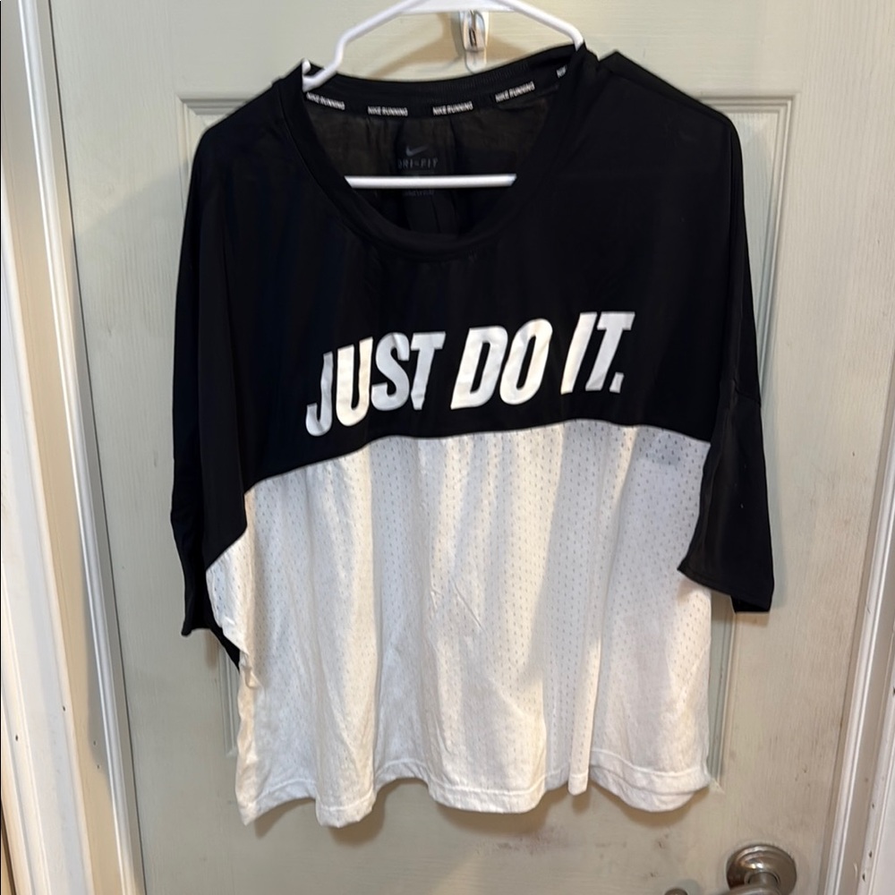 Nike Black and White Short Sleeve Tee